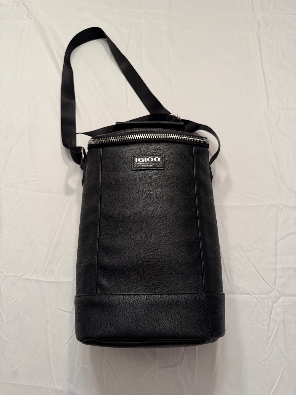 Igloo Black Cylinder Crossbody Duffel